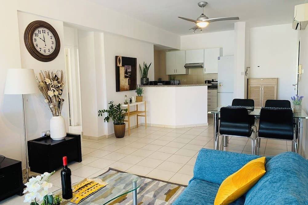 2Br apartment w Large Balcony-Pool-Parking-Work friendly-Paphos Central 1