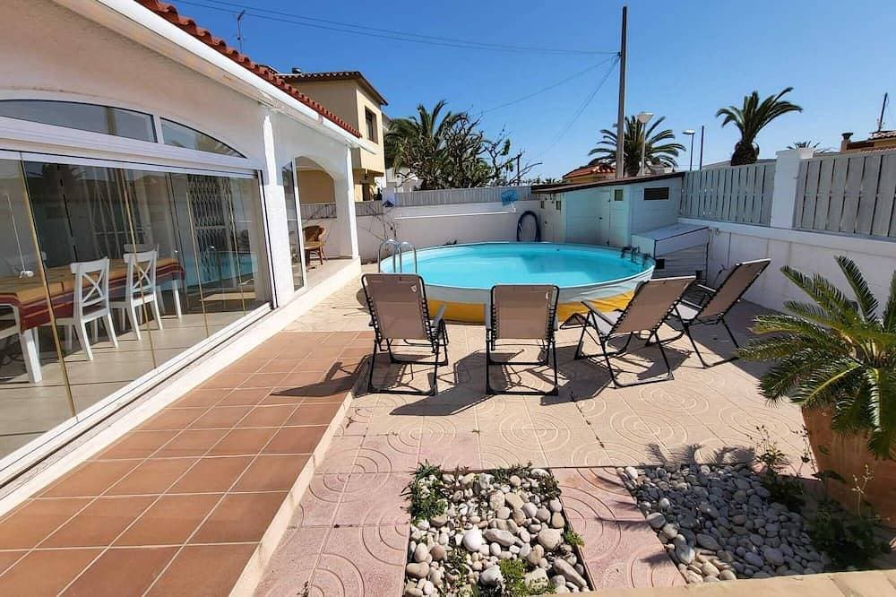 Charming villa with swimming pool, very well equipped and 900m from the beach 1