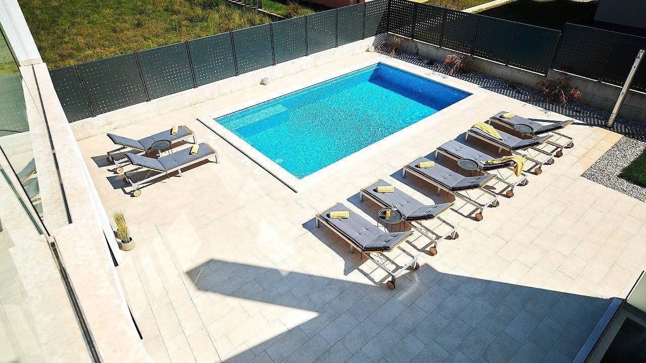 Foto 8 von 40: Elegante Villa Dolcea mit Swimmingpool