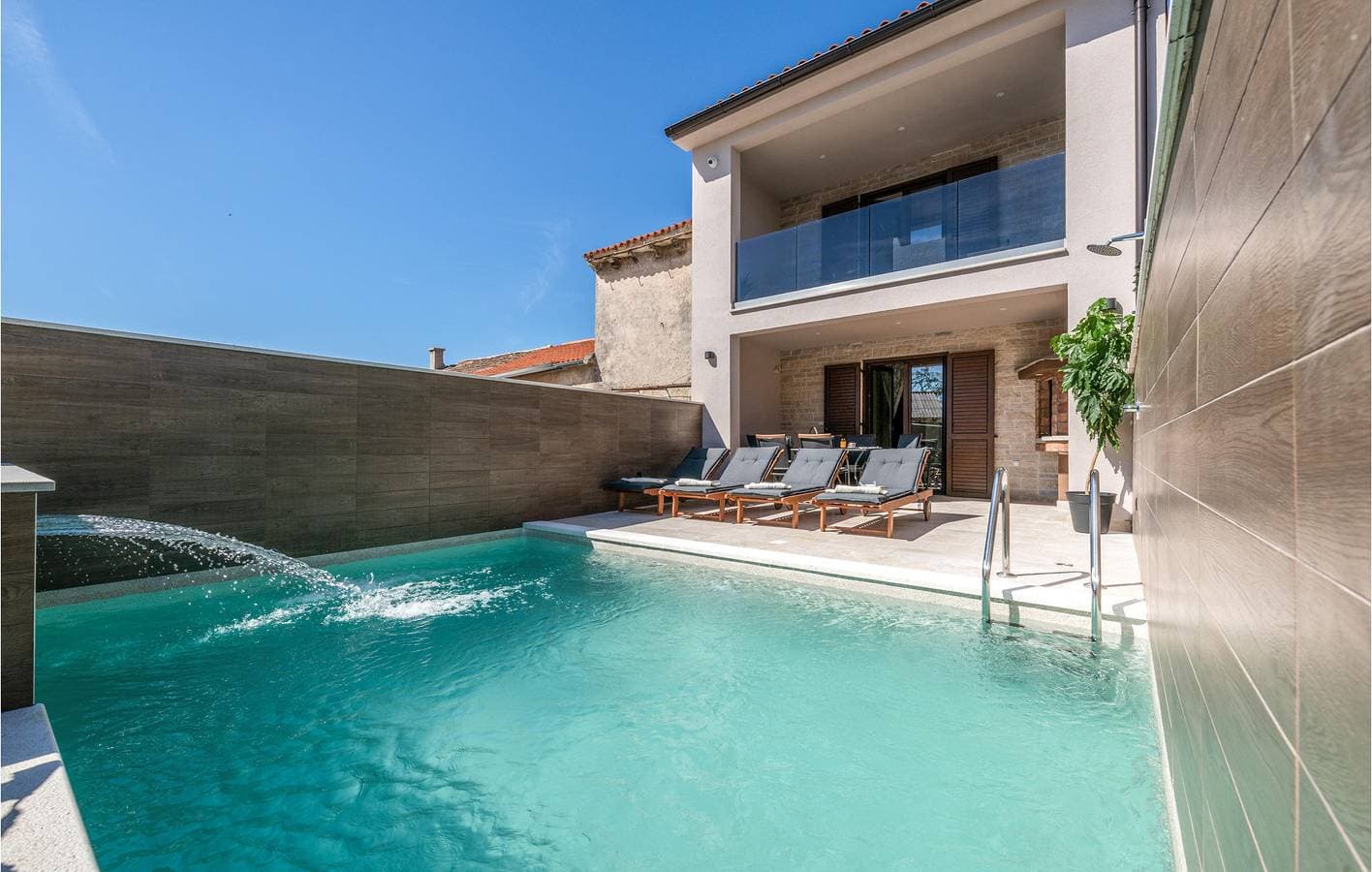 Charmante 2-Zimmer-Wohnung mit Pool und Terrasse in der Nähe des Stadtzentrums von Koromani 1