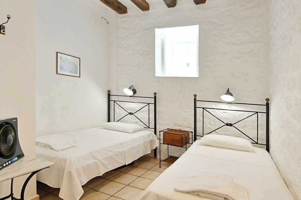 Foto 7 von 30: Luxury 3 room seaside stone villa