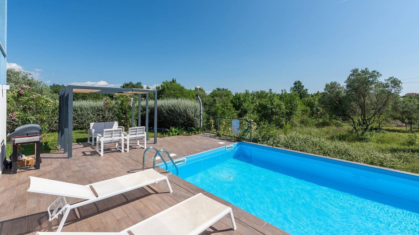 Foto 2 von 40: Charmante Villa Chic mit Swimmingpool