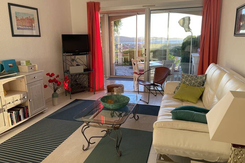 Foto 7 von 30: Traumblick Terrasse, Pools, Tennis, Parkpl, AirCon, 2 Wc, Top-WLAN (workation)