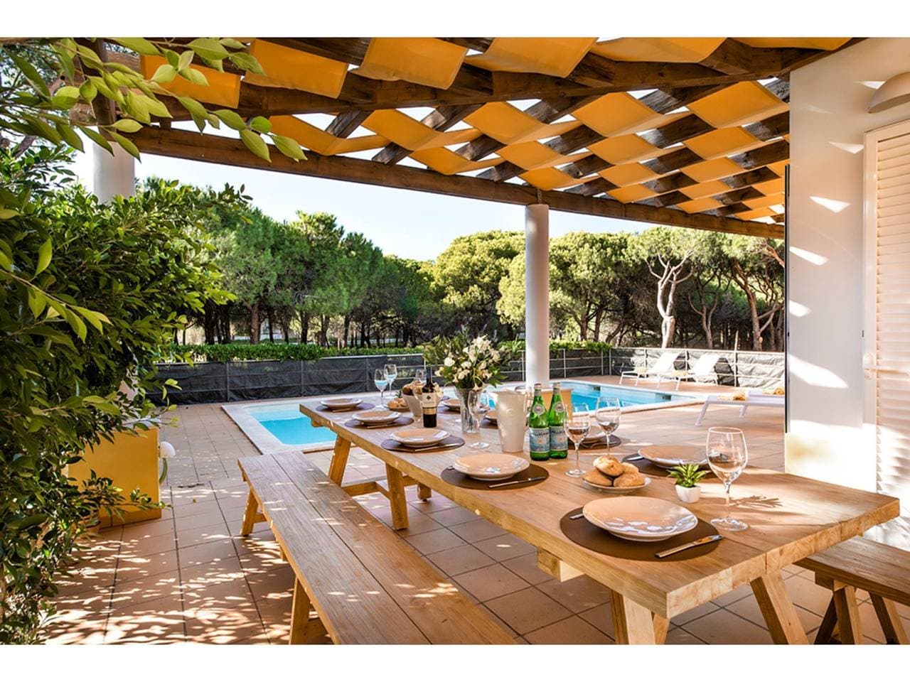 Foto 3 von 32: Große Villa mit privatem Pool nur wenige Gehminuten vom Strand entfernt