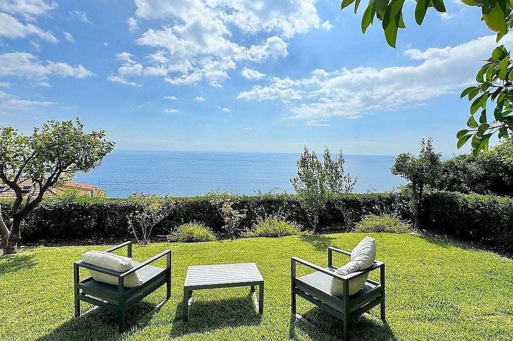 Villa Elidea C: An elegant and welcoming apartment which faces the sun and the sea, with Free Wi-Fi. 1