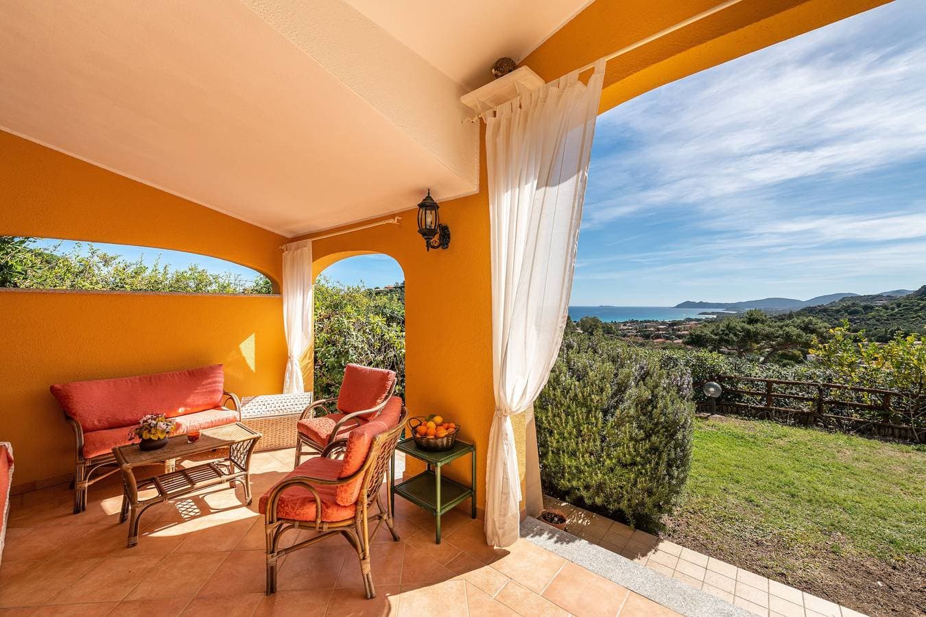 Foto 2 von 30: Ferienhaus 'Domixedda' mit Meerblick, privater Terrasse und Klimaanlage