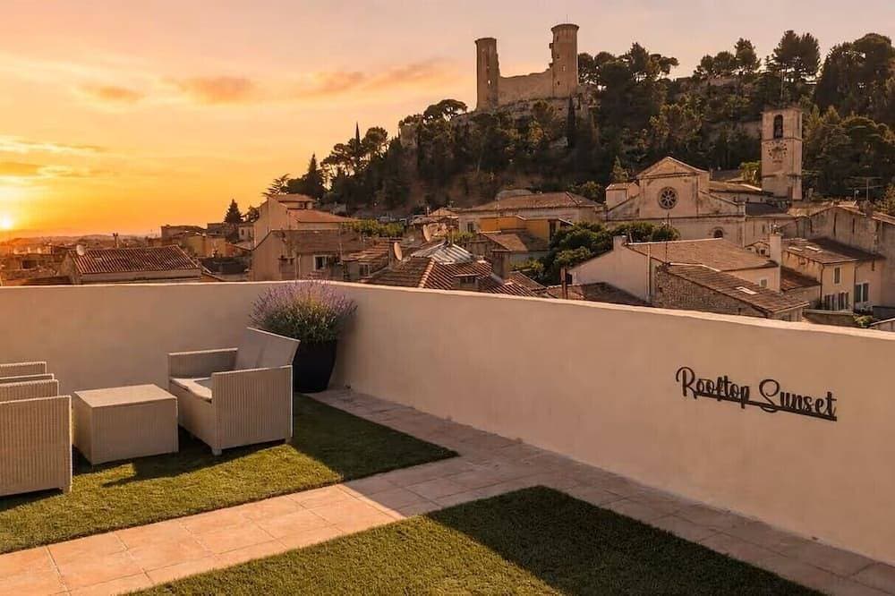 La Suite Suspendue – rooftop privé, cinéma & vue château 1