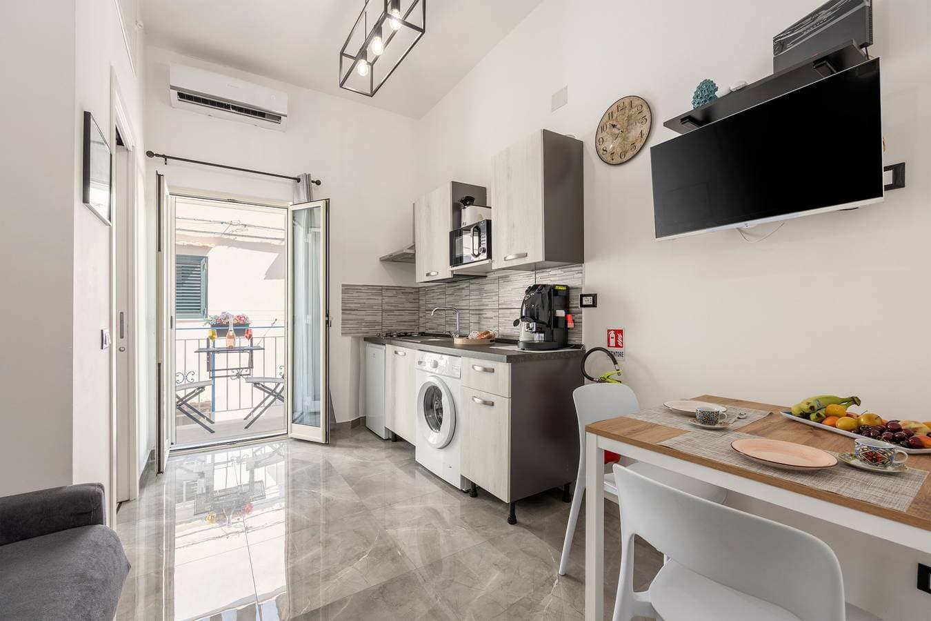 Foto 10 von 23: Ferienwohnung 'Onda Blu' mit Meerblick, Wi-Fi und Klimaanlage