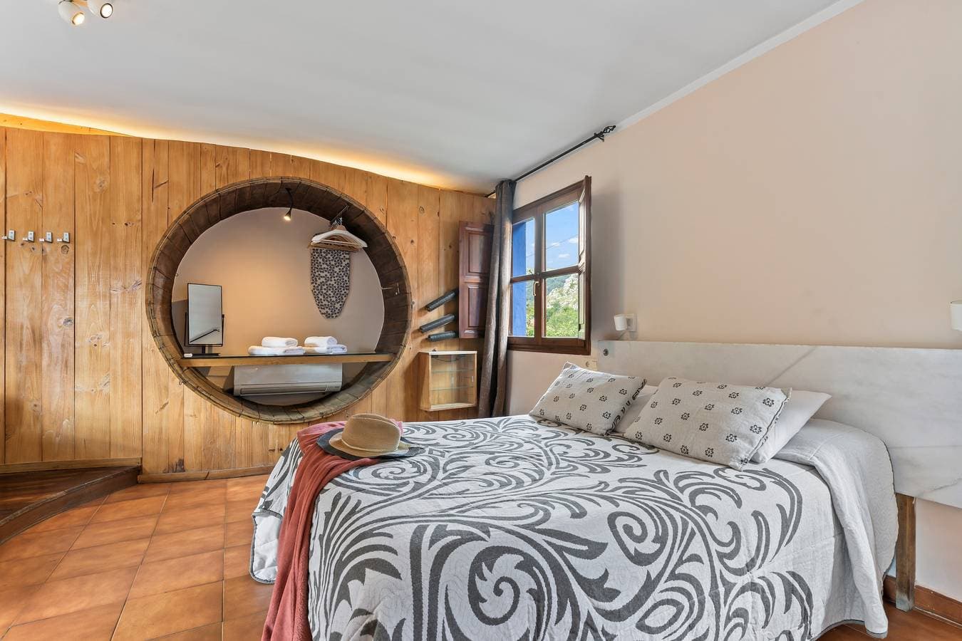 Foto 9 von 44: Ferienhaus mit Whirlpool und Bergblick im Naturpark Ponga