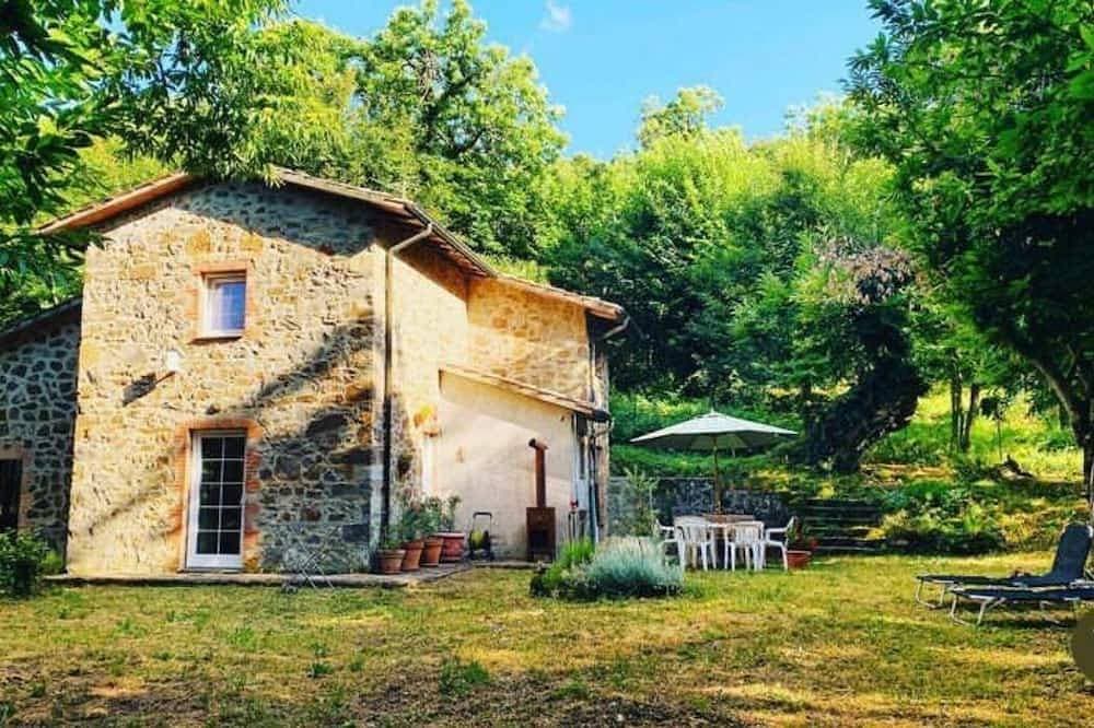 Detached house in the middle of the Tuscan chestnut forest 1