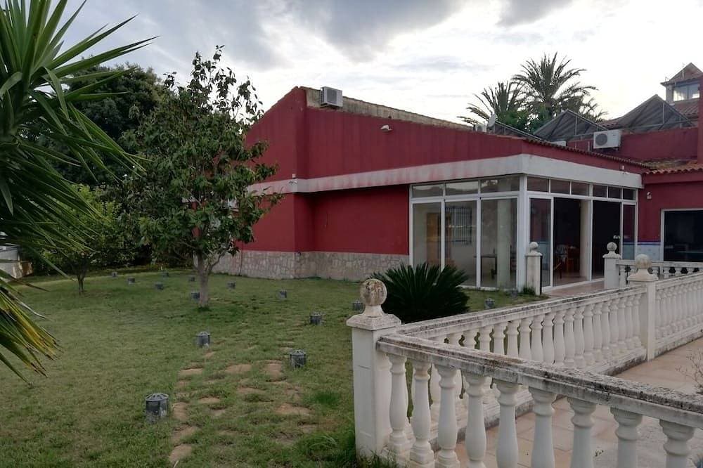 Foto 10 von 13: Rural house with swimming pool, garden and barbecue