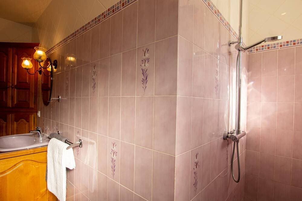 Foto 6 von 21: Geräumiges Haus mit privatem Pool und Internet in Villamblard