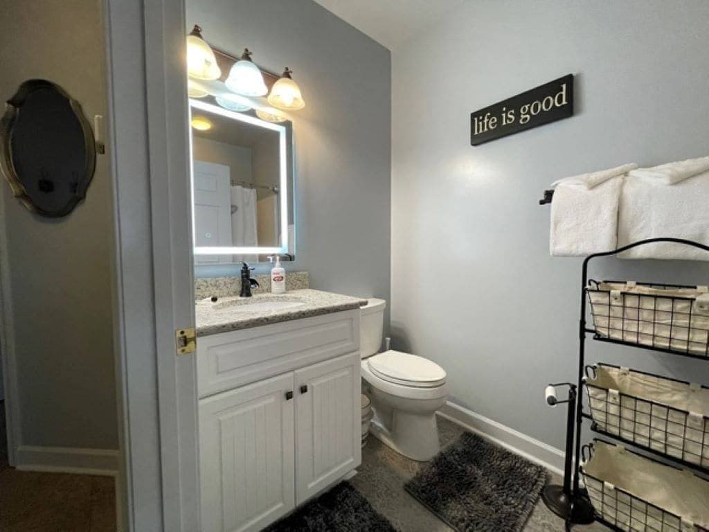Foto 3 von 19: #110 Pointe - 1 Bedroom Lakefront Condo at Mariners Sml