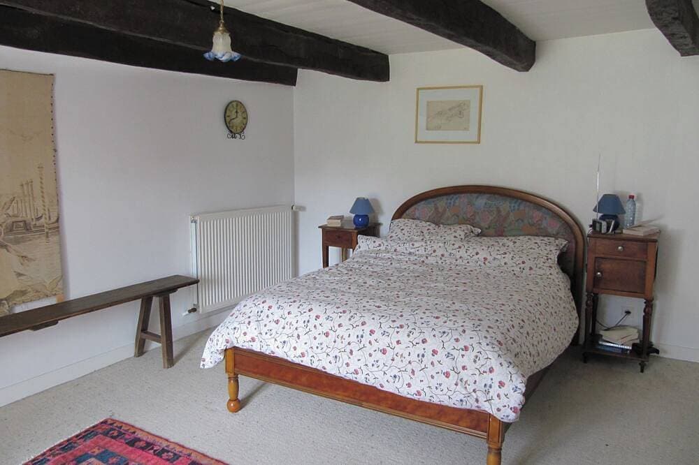 Foto 6 von 25: Beautiful Secluded Converted Breton Farmhouse with Pool Generous grounds/gardens