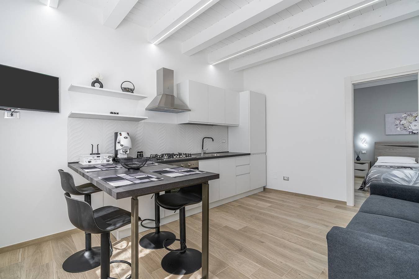 Foto 12 von 28: Mediterrane Eleganz – Wohnung im 2. Stock mit privater Terrasse, WLAN & Klimaanlage