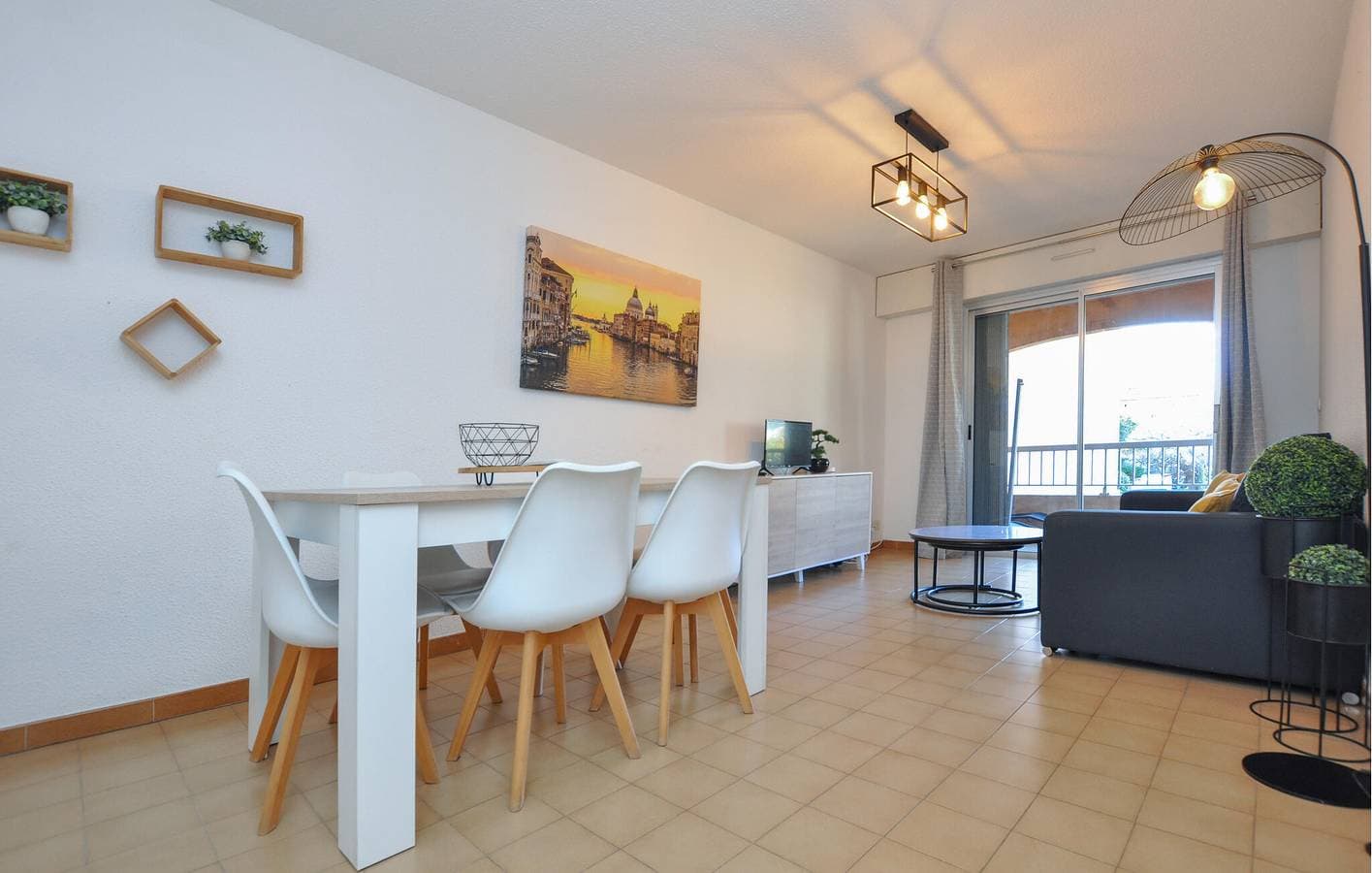 Foto 7 von 20: Modernes Apartment mit Terrasse und Parkplatz, 1,5 km zum Strand