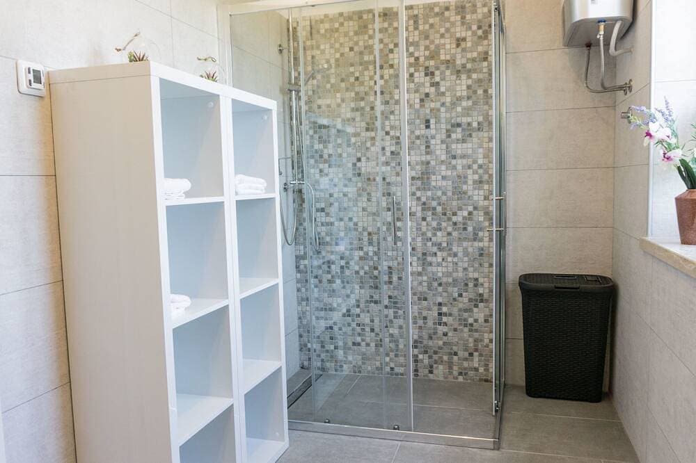 Foto 11 von 30: Nettes Ferienhaus in Smoljanci mit Privatem Pool