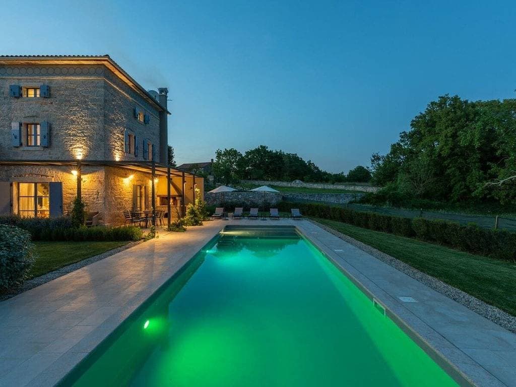 Foto 2 von 37: Villa in Brečevići mit Schwimmbecken