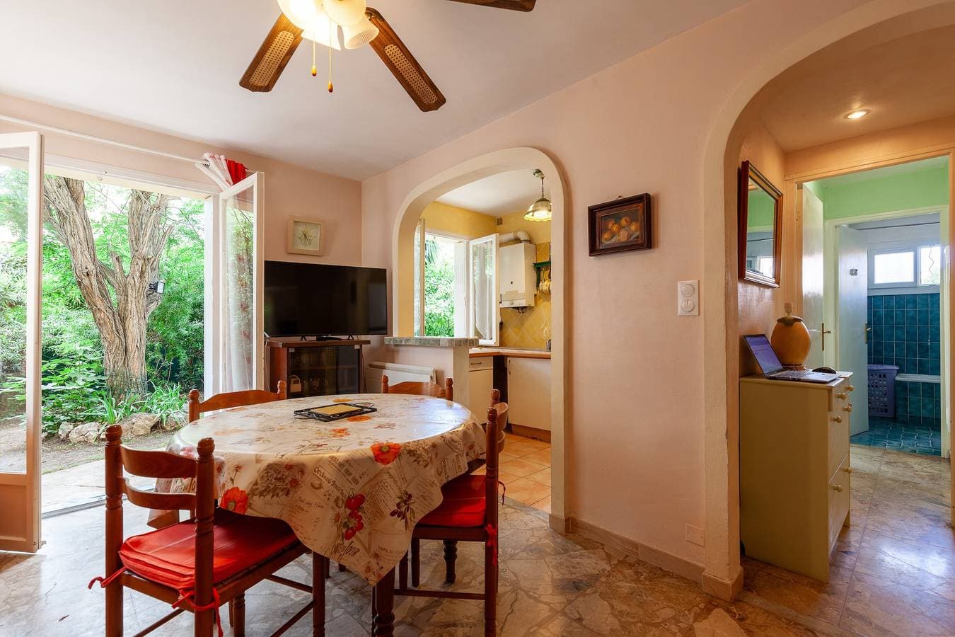 Foto 3 von 22: Ferienwohnung 'Appartement Dans Cadre De Verdure' mit privater Terrasse, privatem Garten und WLAN
