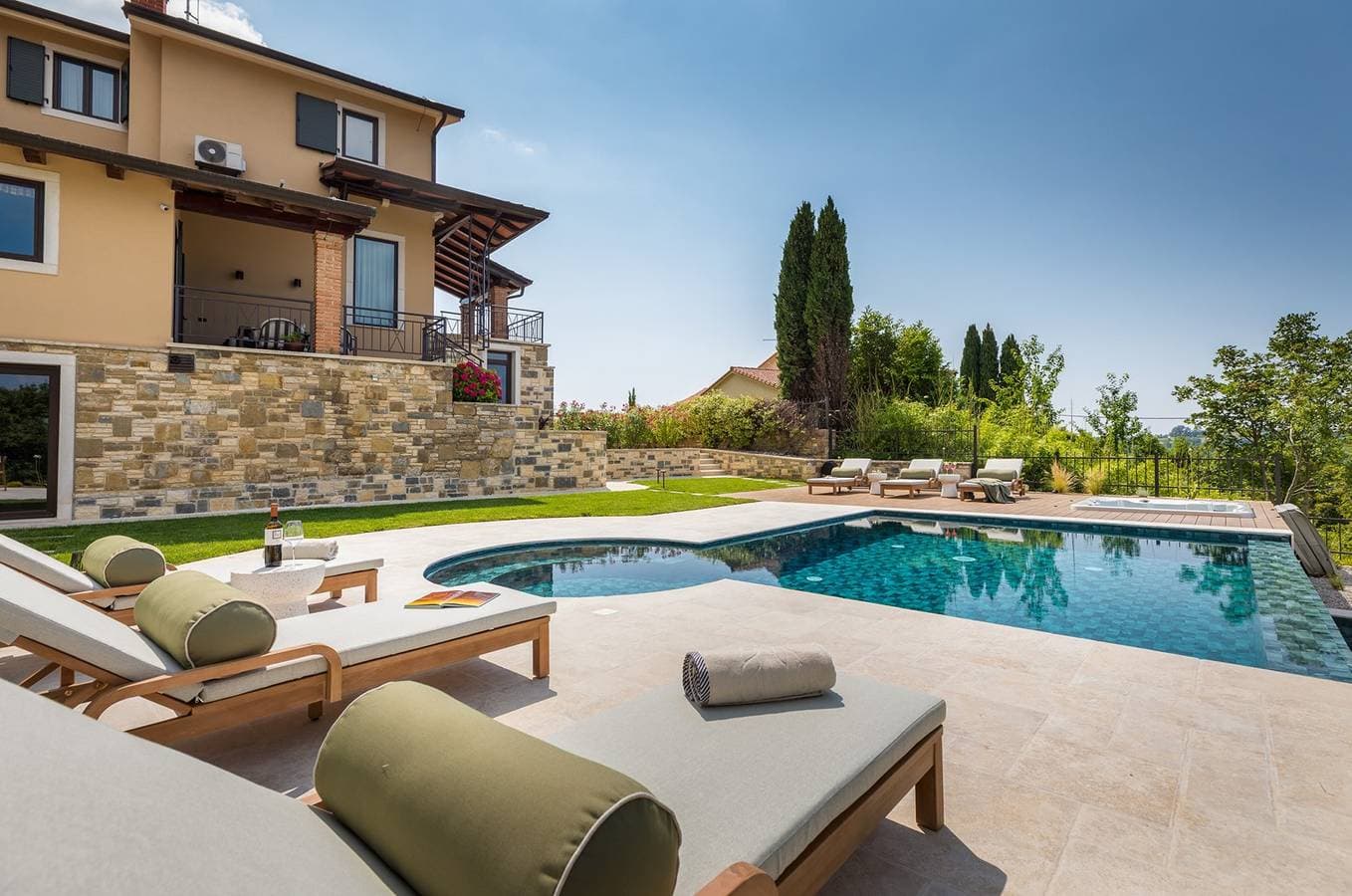Foto 12 von 72: Villa Clara – Eine atemberaubende Oase des Luxus mit großem Pool, Wellness, Spielzimmer, Fitness und atemberaubender Aussicht auf Motovun
