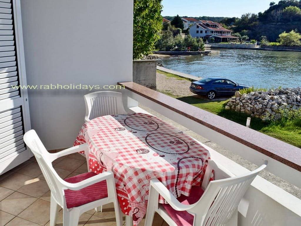 Foto 4 von 20: Ferienhaus in Rab mit Schwimmbecken