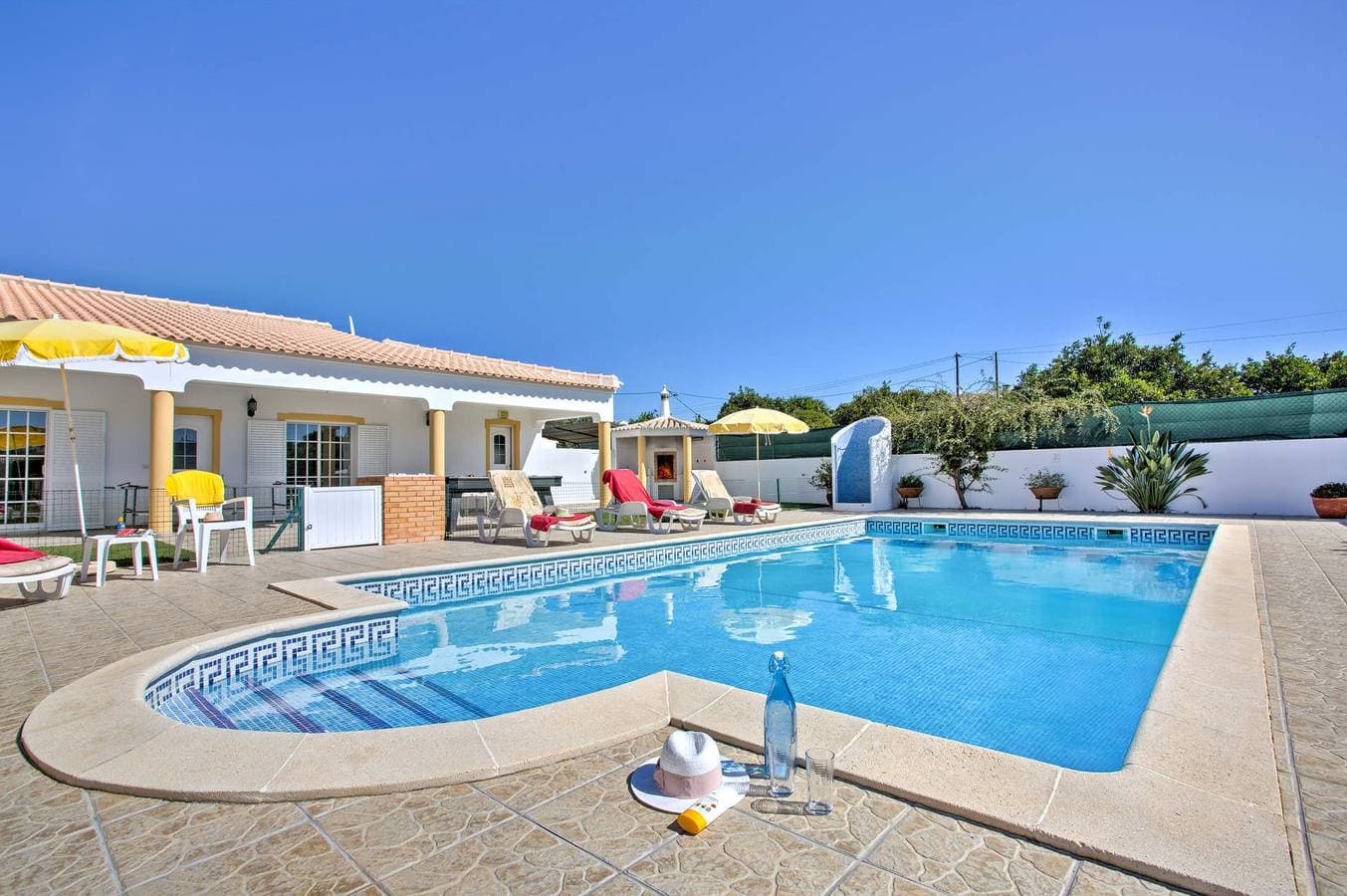 Foto 7 von 30: Villa für 4 Personen mit Garten