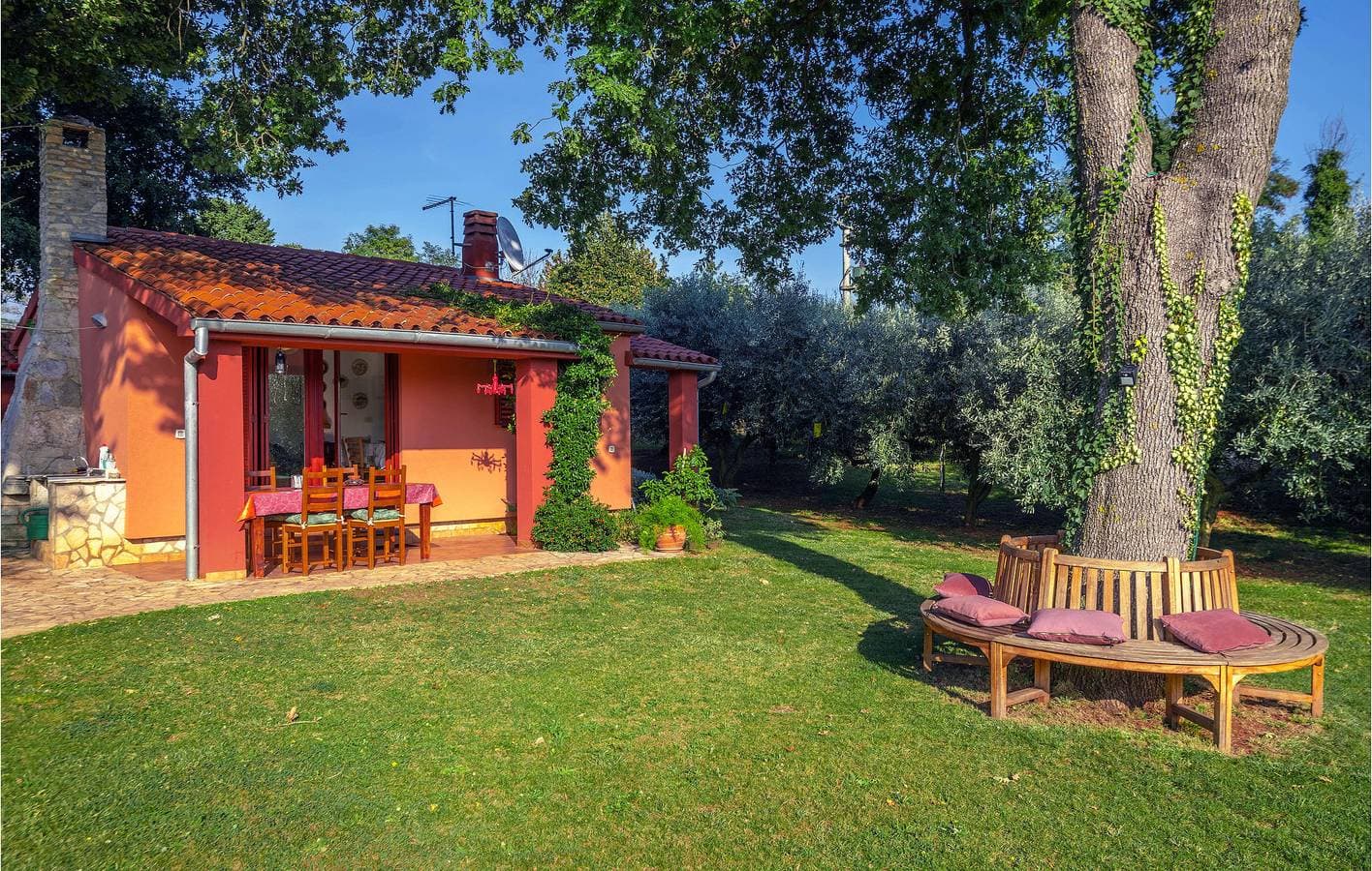Foto 9 von 50: Reizende Ferienwohnung mit Terrasse, Pool und Strandzugang – 2 km vom Strand Bijeca entfernt