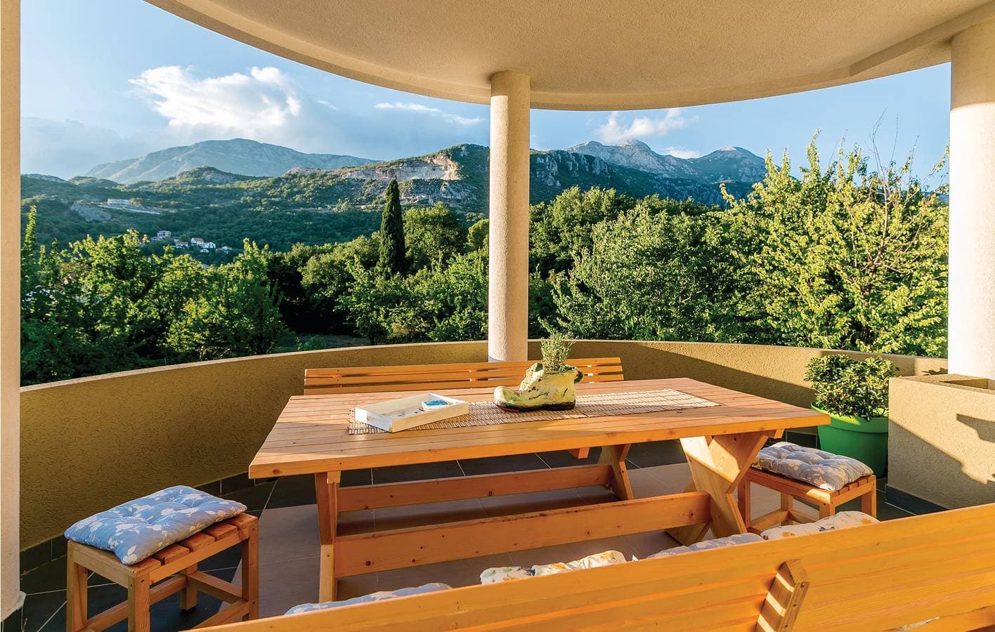 Foto 4 von 36: Ferienwohnung für 8 Personen mit Terrasse