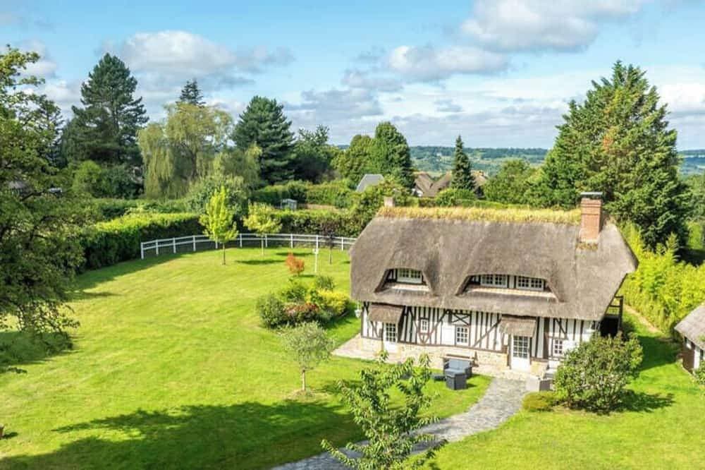 Pretty Norman cottage in the heart of the Auge region. Quietly. 4000 m2 plot 1
