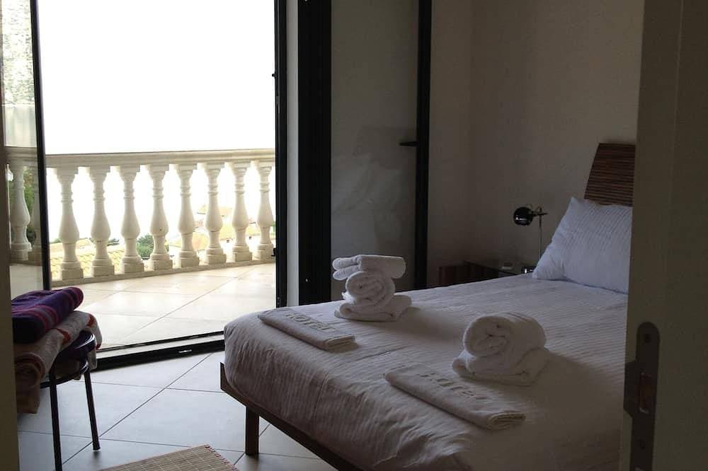 Foto 2 von 30: Luxus-Penthouse-Apartment, atemberaubender Blick auf die Bucht von Kotor, Gemeinschaftspool, WLAN