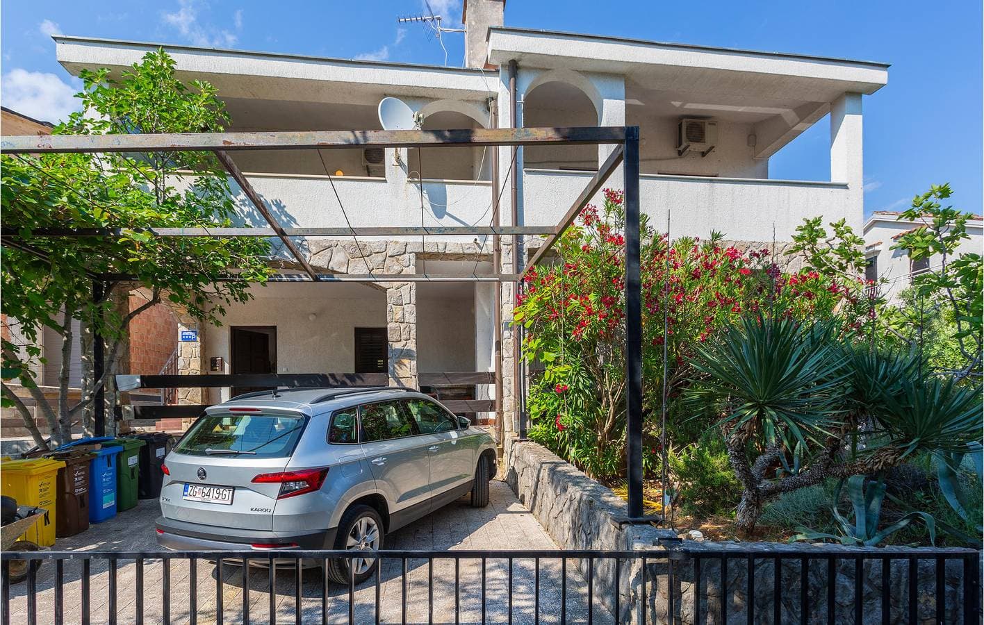 Charmantes Apartment mit WLAN, Klimaanlage und Terrasse, 1 km vom Strand entfernt 1