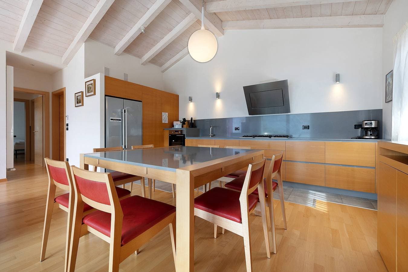 Foto 8 von 37: Ferienwohnung "Casa-Lago Suite" mit Seeblick, Gemeinschaftspool und WLAN