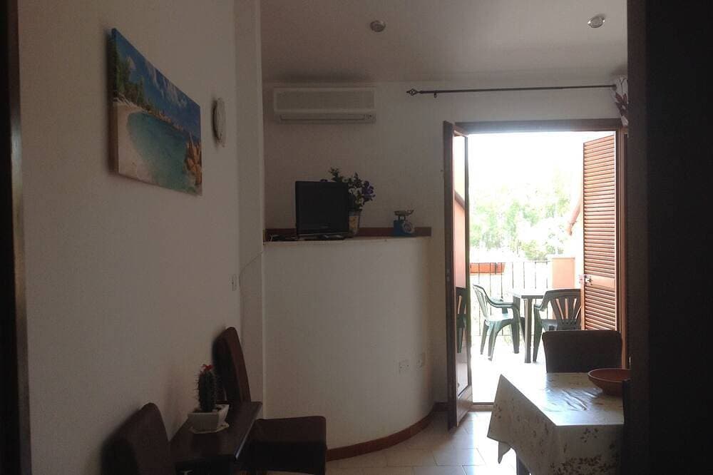 Foto 7 von 9: Torregrande, Sardinia, 150 Mt From The Beach