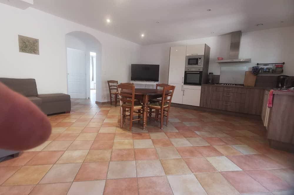 Foto 8 von 17: Spacious apartment near Lake Sainte-Croix, surrounded by truffle oaks.