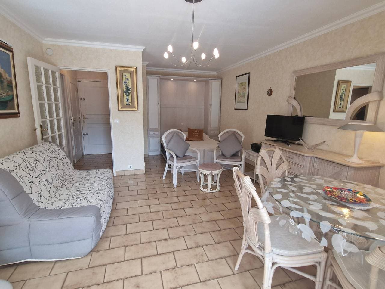 Foto 13 von 16: Studio mit Schlafbereich, Meerblick, Pool und Parkplatz in Sainte-Maxime