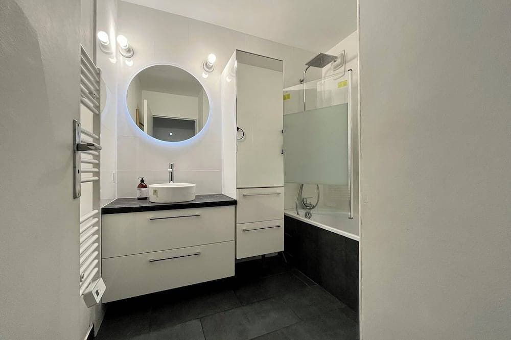 Foto 9 von 22: Spacious 2-room apartment with parking in Paris La Défense overlooking the Eiffel Tower