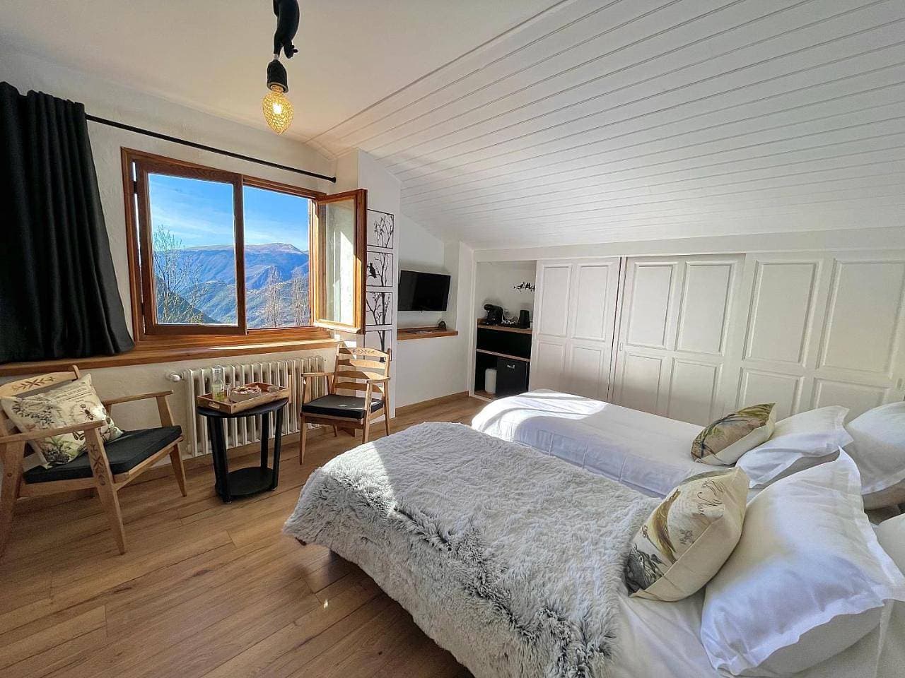 Foto 7 von 12: Double Room with Private Bathroom