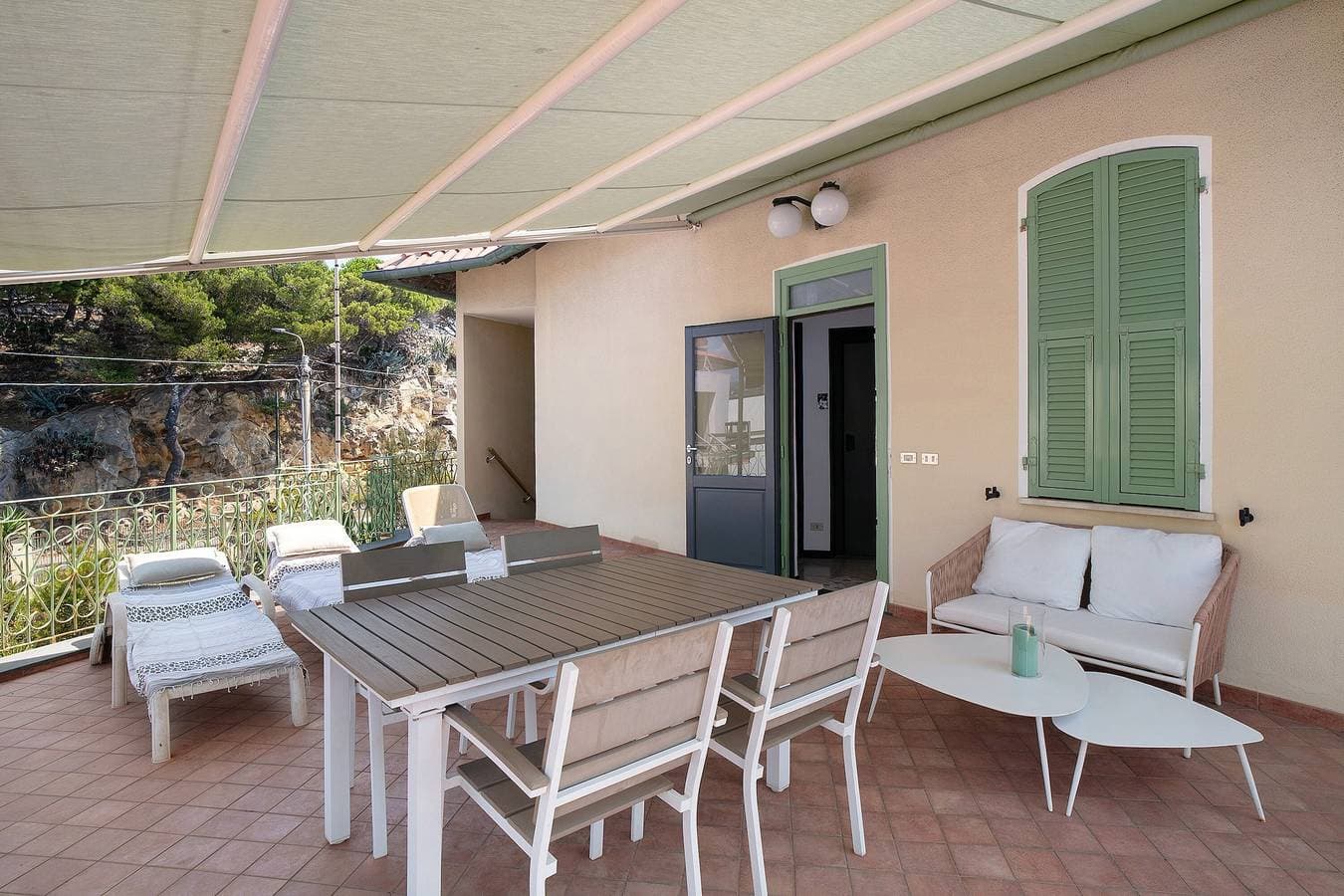 Foto 5 von 22: Ferienwohnung 'Wunderschöne Wohnung am Meer Chez Monique' mit Meerblick, privater Terrasse und WLAN