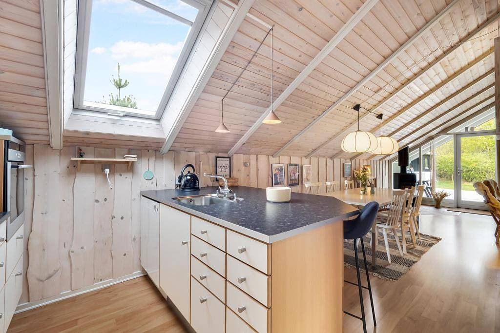 Foto 5 von 22: Gemütliches, helles Haus mit schöner Holzterrasse auf eingezäuntem Grundstück