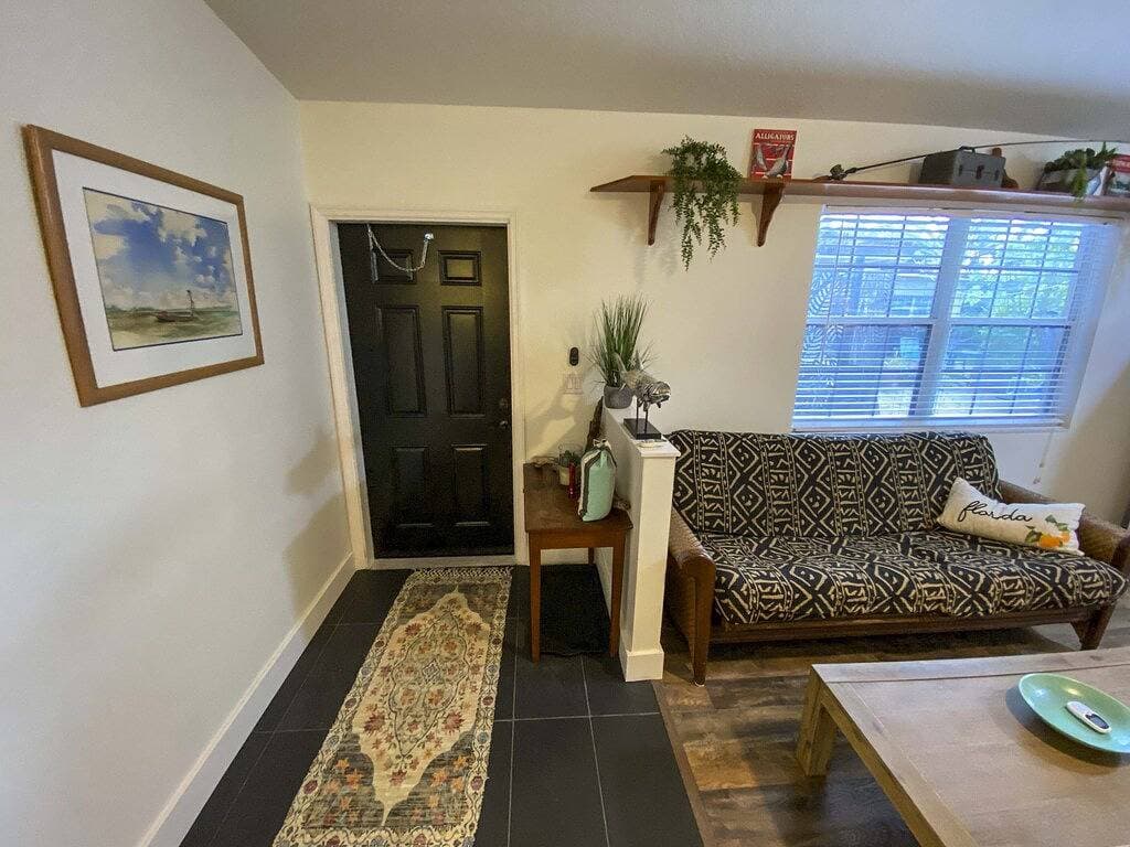 Foto 10 von 36: Spacious & refreshing, The Mango Cottage: Near the beach & all things S. Fl!