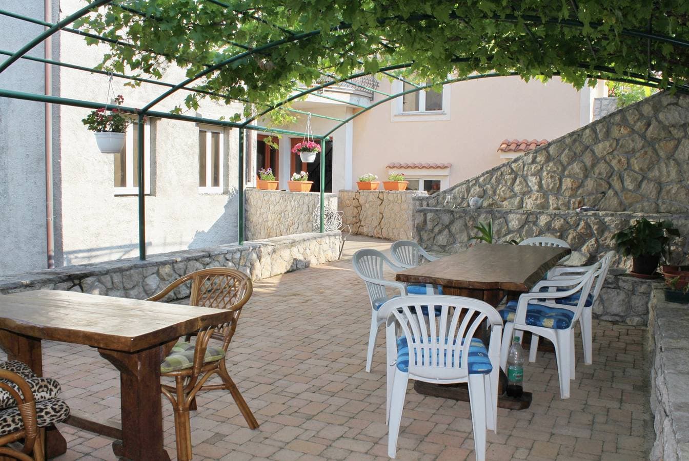 Foto 9 von 25: Studio Appartement mit Terrasse und Meerblick Njivice, Krk As-5458-a