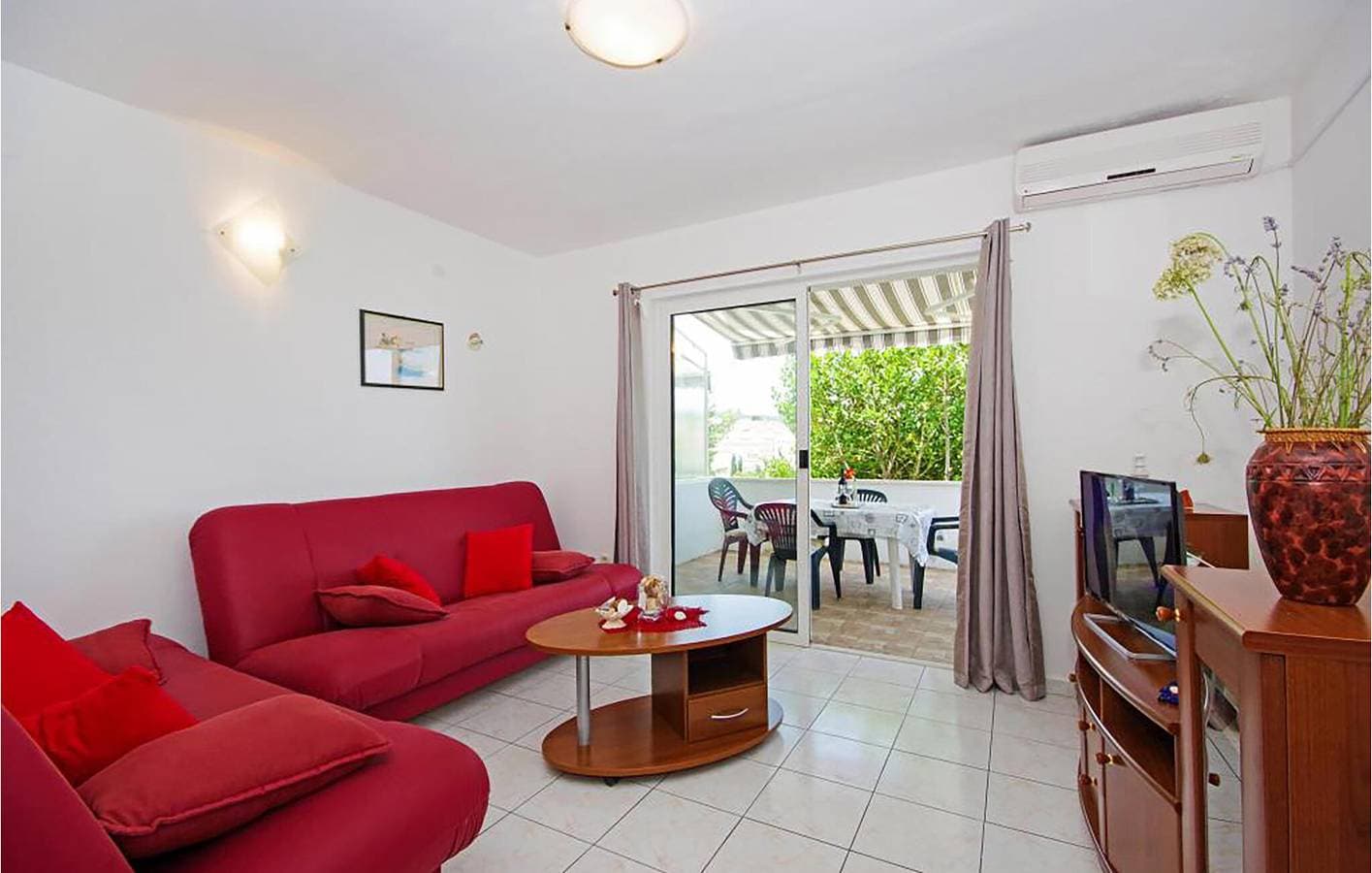 Foto 6 von 25: Apartment am Meer mit Terrasse, Parkplatz und Küche in Necujam