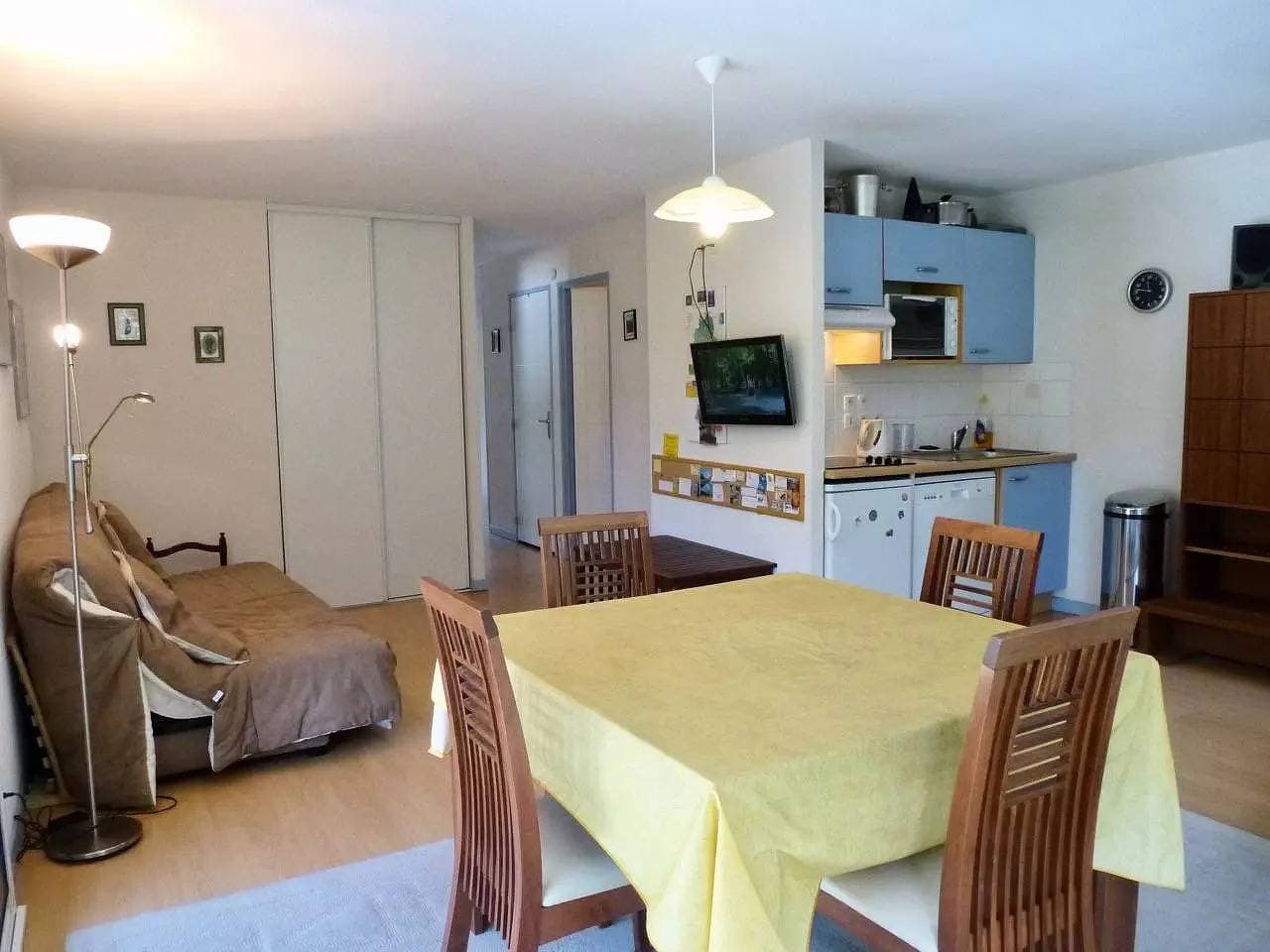 Foto 4 von 12: Helle Wohnung mit 2 Balkonen und überdachten Parkplätzen