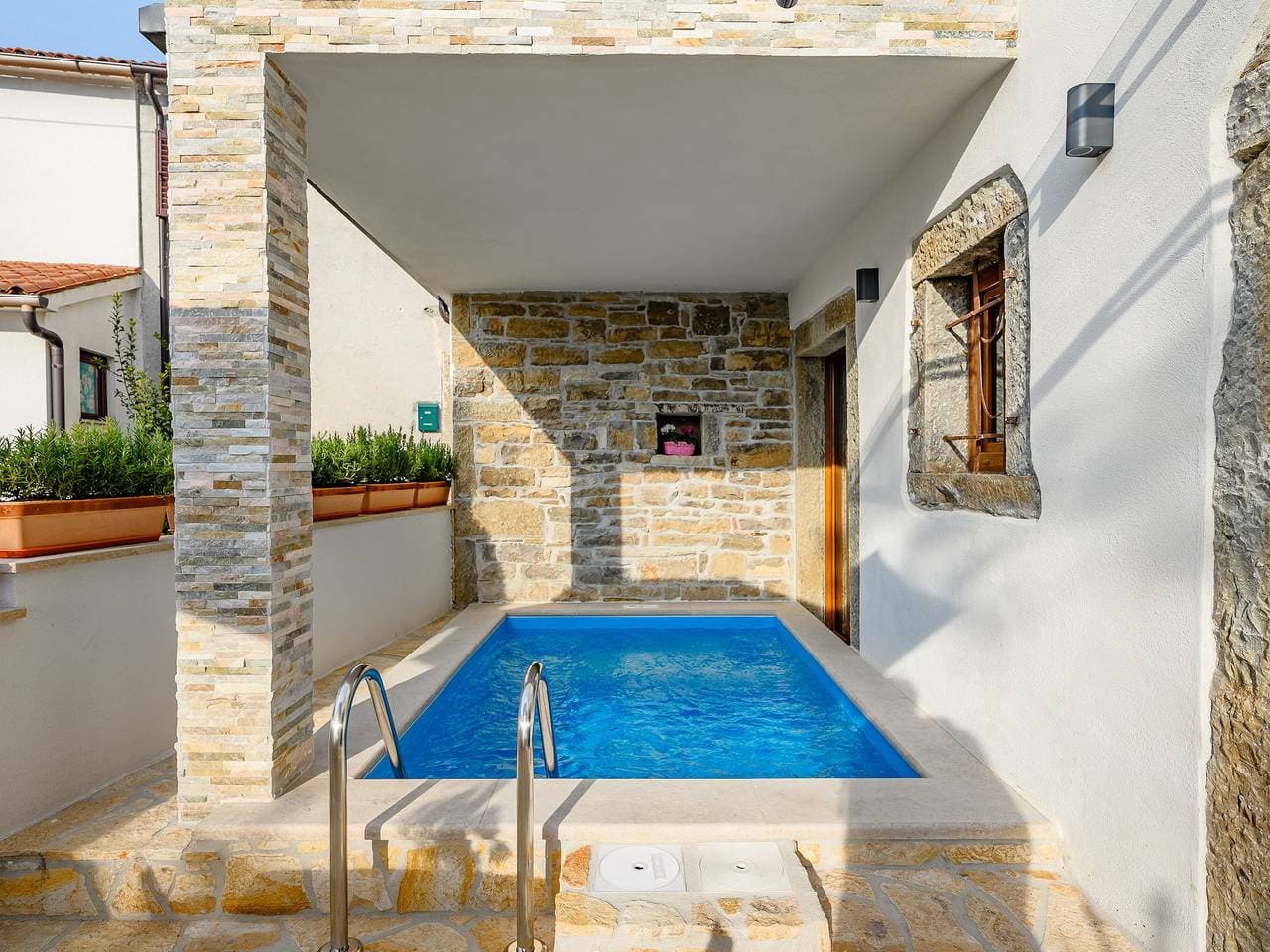 Casa Piccola Leona with pool in Groznjan 1