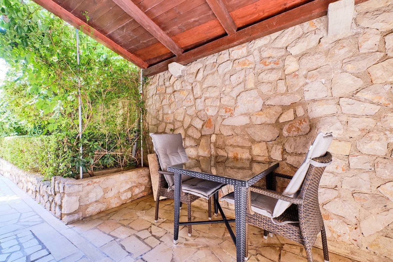 Foto 13 von 16: Das Apartment Ady 2 befindet sich im Erdgeschoss in Mali Losinj. Es ist möglich, 2 Personen unterzubringen. Es liegt in der Nähe des Strandes in der Gegend von Zagazinjine, 450 m vom Zentrum entfernt.
