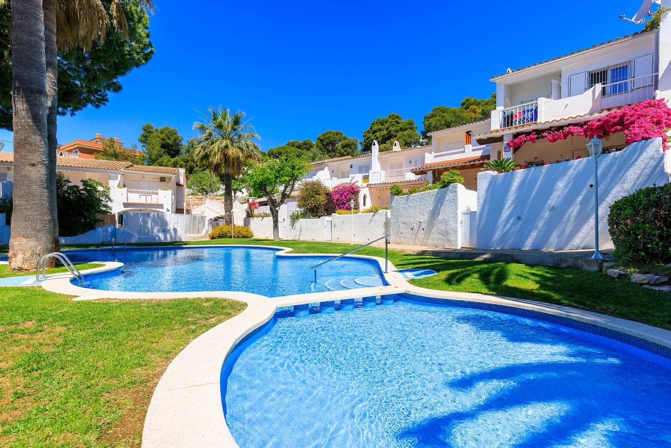Casas Blancas Family Complex 1