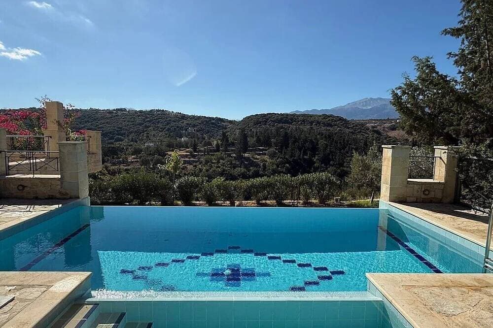 Luxury Crete Villa with Infinity Pool, Hot Tub & White Mountain Views 1