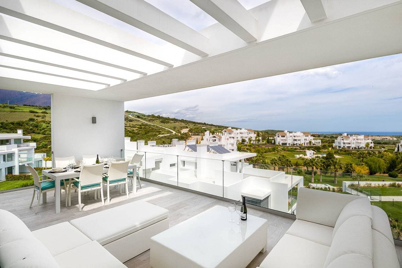Foto 3 von 60: Stylish 3-Bed Apartment | Alcazaba Lagoon 1514