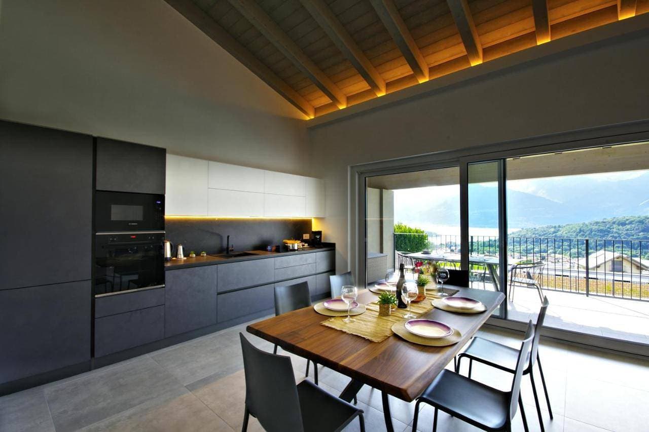Foto 4 von 25: Two-Bedroom Apartment with Lake View