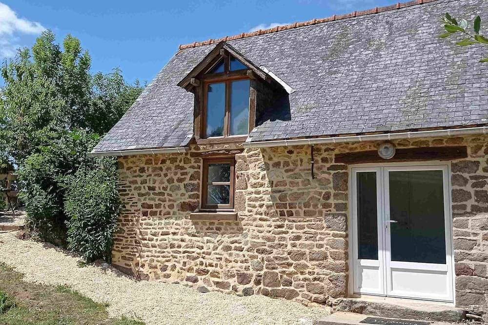 Charming countryside cottage with heated pool & private jacuzzi. 3 star rated 1